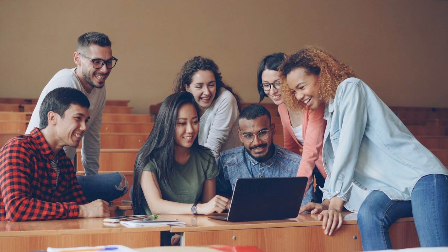 How Interactive Quizzes Accelerate Coding Comprehension